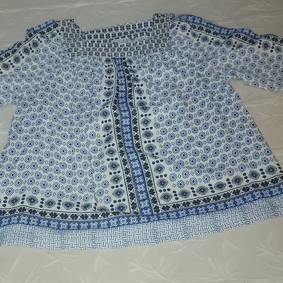 Intro Blouse - Picture 8 of 10